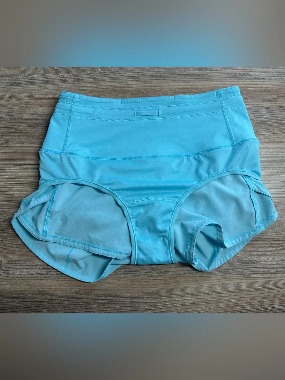 Lululemon Speed Up Shorts 2.5 ** - Picture 7 of 13